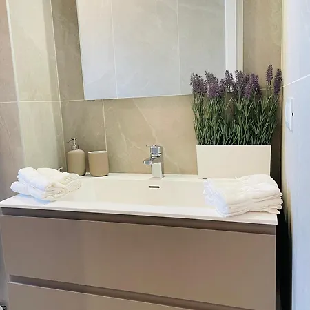 Renovated 2 Bedroom In Navigli With A View! Apartment